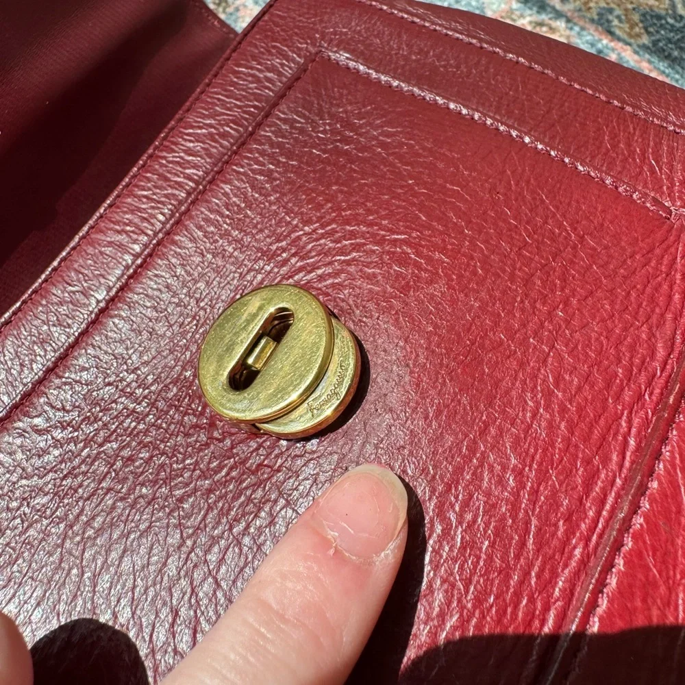 Salvatore Ferragamo burgundy bow leather crossbody handbag chain top handle bag - Picture 10 of 10